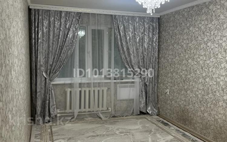 2-бөлмелі пәтер · 44 м² · 1/5 қабат, Абая 72 — Ес-даулет , магазин Югра , магазин апельсин ,в центре, бағасы: 7.5 млн ₸ в Темиртау — фото 2