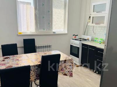 Пәтерлер в Атырауской обл.: 2-бөлмелі пәтер · 62 м² · 5/5 қабат · ай сайын, мкр. Алмагуль, Алмагуль 31, бағасы: 200 000 〒 2-бөлмелі пәтер · 62 м² · 5/5 қабат · ай сайын, мкр. Алмагуль, Алмагуль 31, бағасы: 200 000 〒 в Атырау