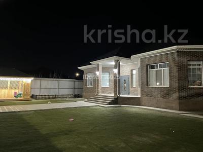Отдельный дом · 5 комнат · 295 м² · 15 сот., мкр Нурсая, Рысбай Габдиева — Между Охота и Кофе Бум за 160 млн ₸ в Атырау