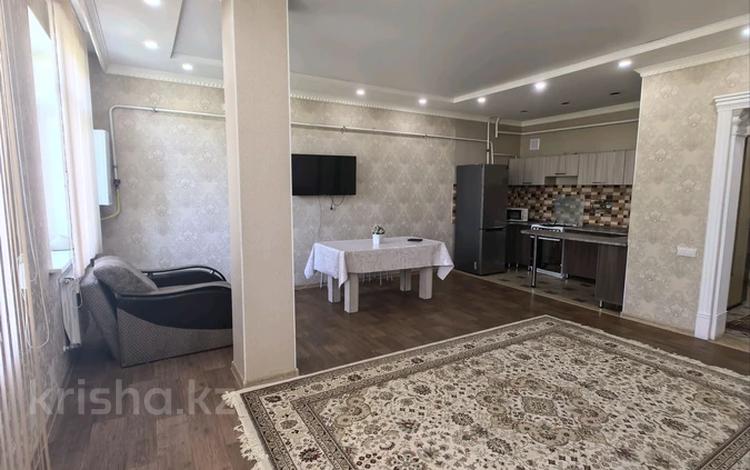 2-бөлмелі пәтер · 90 м² · 1/4 қабат, Сазды-4, Газизы Жубанова 39 — улица Гришина, бағасы: 170 000 ₸ в Актобе, Сазда-4 — фото 2