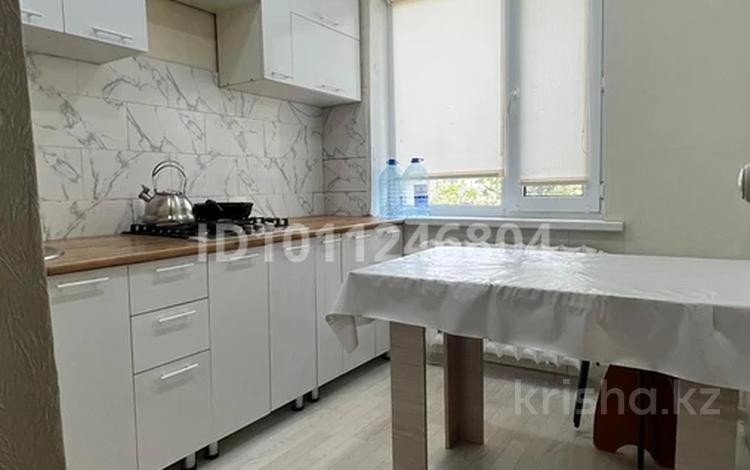 3-комнатная квартира · 61.9 м² · 5/5 этаж, Майкудук, 13й микрорайон 42 за 15 млн ₸ в Караганде, Алихана Бокейханова р-н — фото 2