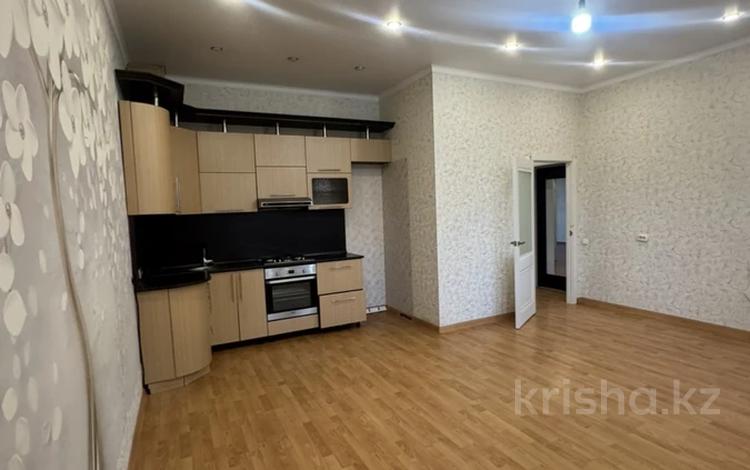 3-комнатная квартира · 76.8 м² · 1/3 этаж, мкр Городской Аэропорт, Алтын арка 12 за 24.3 млн ₸ в Караганде, Казыбек би р-н — фото 2