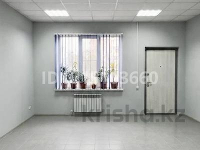 Свободное назначение, офисы, магазины и бутики, склады, общепит, салоны красоты, фитнес и спорт, медцентры и аптеки, образование, развлечения, кабинеты и рабочие места, студии · 100 м² за 500 000 ₸ в Уральске, мкр 4