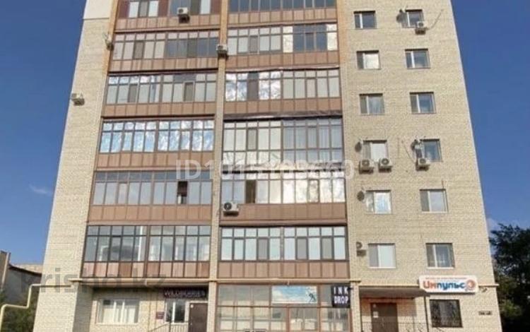 Свободное назначение, офисы, магазины и бутики, склады, общепит, салоны красоты, фитнес и спорт, медцентры и аптеки, образование, развлечения, кабинеты и рабочие места, студии · 100 м² за 500 000 ₸ в Уральске, мкр 4 — фото 3