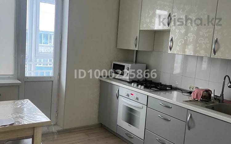 1-комнатная квартира · 40.3 м² · 5/9 этаж, Черекаева 18 — Деповская за 16 млн 〒 в Уральске — фото 2