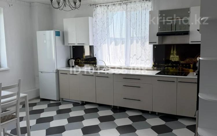 2-комнатная квартира · 100 м² · 5/9 этаж, Сатпаева 72 за 450 000 ₸ в Усть-Каменогорске — фото 2