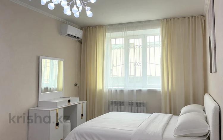 2-бөлмелі пәтер · 70 м² · 1/7 қабат, мкр. Алтын орда 49д — Смарт Билим, Гипермаркет Анвар, жекпе жек, теннисный корд, достык бассейн, бағасы: 19 000 ₸ в Актобе — фото 2