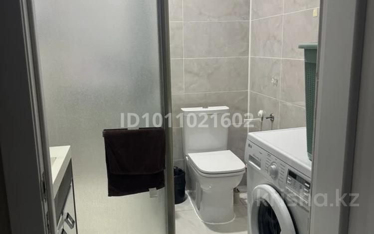 4-комнатная квартира · 160 м² · 1/2 этаж, мкр Ак Шагала, Жалена Тулепова 4 — Красные кирпичные дома под пешеходным мостом за 700 000 〒 в Атырау — фото 2