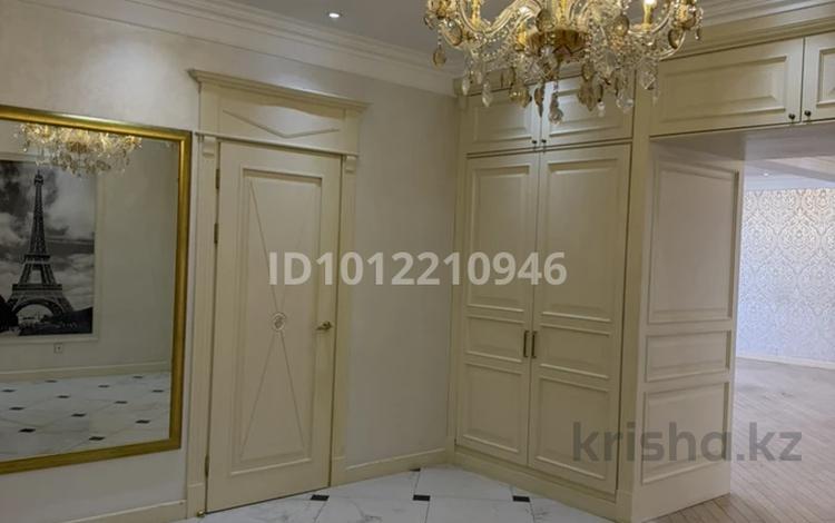 6-бөлмелі пәтер · 280 м² · 5/10 қабат, Просп. Достык 132А, бағасы: 2 млн ₸ в Алматы, Медеуский р-н — фото 2