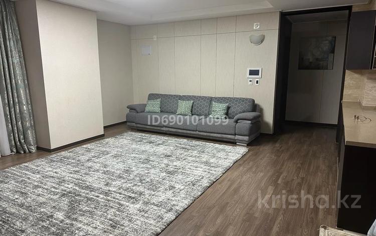 4-комнатная квартира, 143 м² помесячно, Кошкарбаева 10/1 — Тәуелсіздік