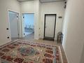 3-комнатная квартира · 90 м² · 3/9 этаж, Нажмеденова 29/1 за 400 000 ₸ в Астане — фото 2