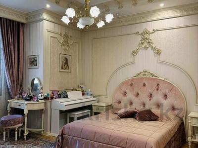 Продажа квартир в Алматы: 4-комнатная квартира · 230 м² · 3/3 этаж, Керей-Жәнібек хандар за 475 млн 〒 4-комнатная квартира · 230 м² · 3/3 этаж, Керей-Жәнібек хандар за 475 млн 〒 в Алматы, Медеуский р-н