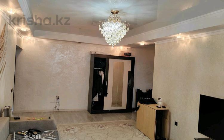 3-бөлмелі пәтер · 90 м² · 2/5 қабат, Бирлик 15, бағасы: 42 млн ₸ в Талдыкоргане, мкр Бирлик — фото 2