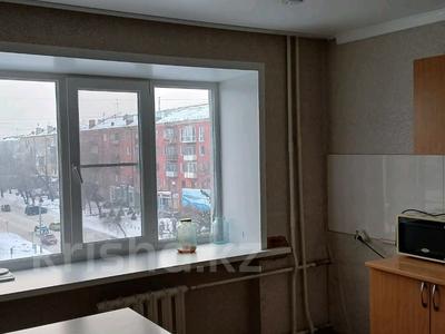 2-комнатная квартира, 40 м², 5/6 этаж помесячно, Кабанбай батыра 164 за 100 000 〒 в Усть-Каменогорске