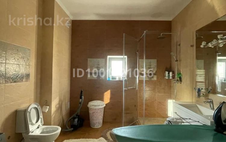 Отдельный дом · 9 комнат · 450 м², Джамбула 210 — Мечеть Бескайнар за 4 млн 〒 в  — фото 2