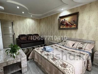 1-комнатная квартира, 38 м², 4/5 этаж посуточно, Байтурсынова 10 за 12 000 〒 в Шымкенте, Аль-Фарабийский р-н