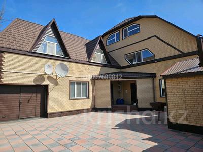 Отдельный дом · 12 комнат · 450 м² · 10 сот., Ульянова 92 за 138 млн 〒 в Петропавловске