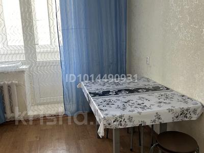 2-комнатная квартира · 52 м² · 2/5 этаж, мкр 4 за 12 000 ₸ в Уральске