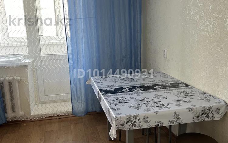 2-комнатная квартира · 52 м² · 2/5 этаж, мкр 4 за 12 000 ₸ в Уральске — фото 3
