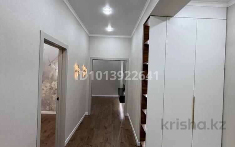 2-бөлмелі пәтер · 70 м² · 2/5 қабат, мкр. Алтын орда, Ораза татеулы 19б, бағасы: 28.5 млн ₸ в Актобе — фото 2