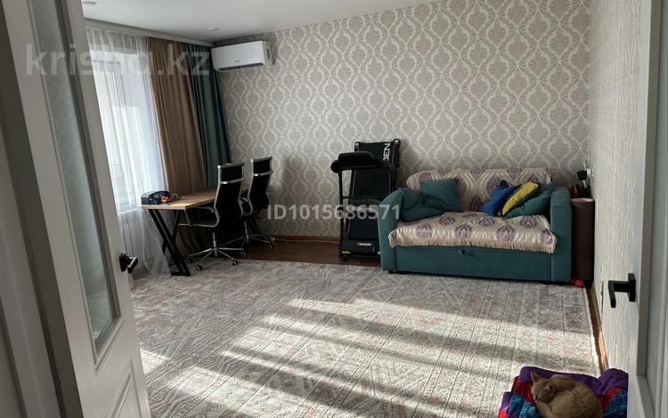 2-комнатная квартира · 50 м² · 5/5 этаж, Пришахтинск 114 — остановка новый, супермаркет ежик, 33 школа за 13 млн ₸ в Караганде, Алихана Бокейханова р-н — фото 2
