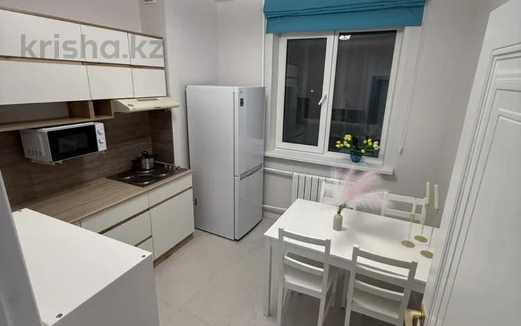 2-комнатная квартира · 58 м² · 3/12 этаж, мкр Самал-2 79 за 63 млн ₸ в Алматы, Медеуский р-н — фото 2