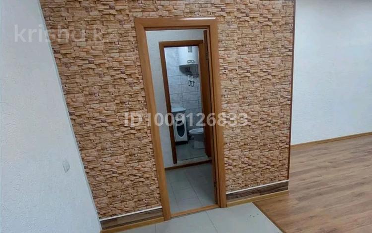 Свободное назначение, офисы, магазины и бутики, салоны красоты, фитнес и спорт, кабинеты и рабочие места, студии · 35 м² за 145 000 〒 в Петропавловске — фото 2