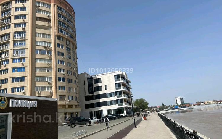 1-бөлмелі пәтер · 77 м² · 9 қабат, Бактыгерея Кулманова 1а, бағасы: 280 000 ₸ в Атырау — фото 2