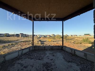 Отдельный дом · 8 комнат · 300 м² · 10 сот., мкр Кунгей , Шолпан Жандарбековой 123 за 28.9 млн ₸ в Караганде, Казыбек би р-н