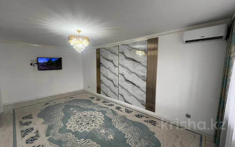 2-бөлмелі пәтер · 60 м² · 5/9 қабат, Нур Актобе, 2 мкр, бағасы: 15 млн ₸ — фото 2