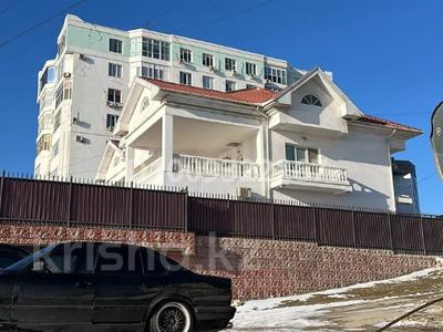 Отдельный дом · 14 комнат · 900 м² · 10 сот., 15-й мкр 111 за 350 млн 〒 в Актау