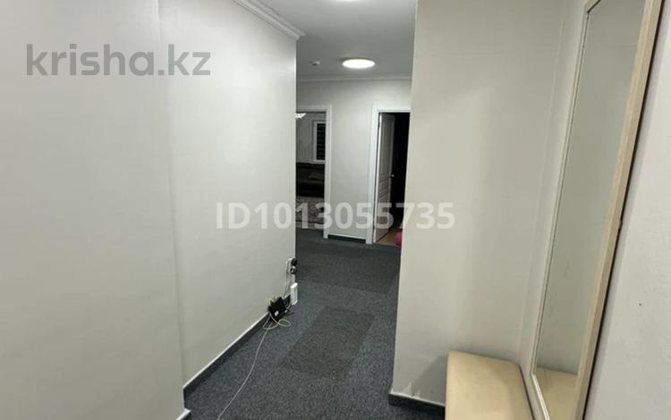 3-комнатная квартира · 90 м² · 8/16 этаж, мкр Аккент 56 за 350 000 ₸ в Алматы, Алатауский р-н — фото 2