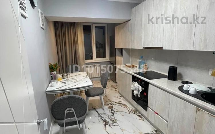 2-комнатная квартира · 65 м² · 3/12 этаж, Тулебаева 49/1 за 500 000 ₸ в Алматы, Медеуский р-н — фото 2