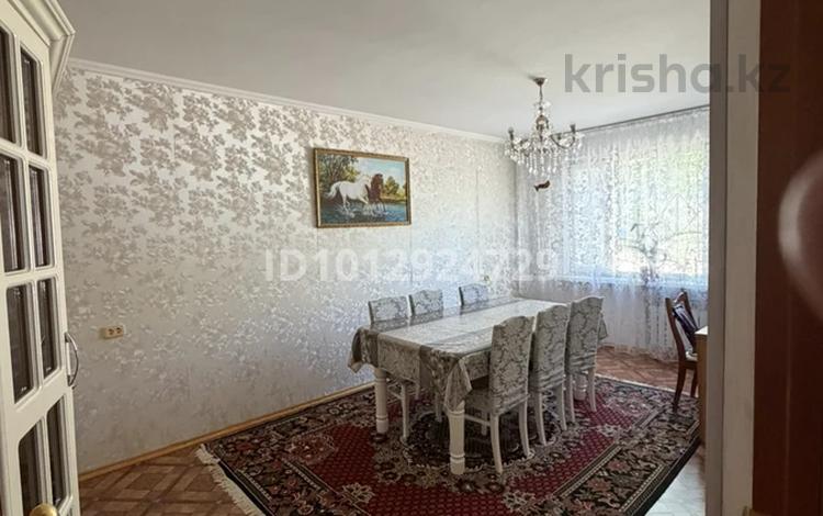 3-бөлмелі пәтер · 61 м² · 2/5 қабат, Кердери, бағасы: 21.5 млн ₸ в Уральске, мкр Школьник — фото 2
