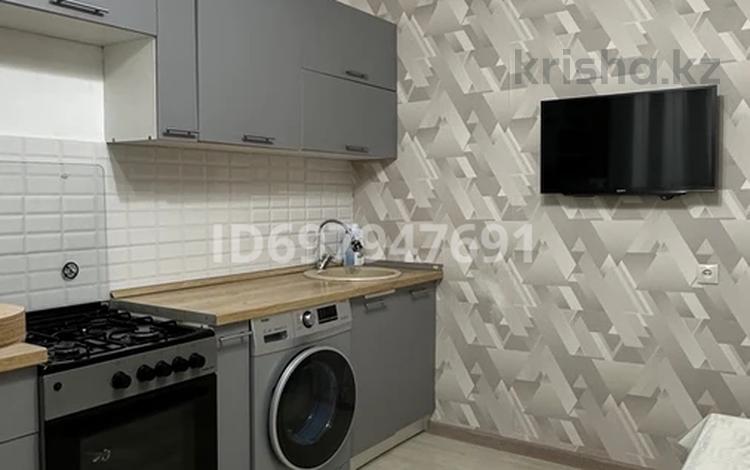 2-комнатная квартира · 70 м² · 10/10 этаж, мкр Кадыра Мырза-Али 17 за 33 млн 〒 в Уральске — фото 2