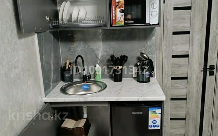 1-бөлмелі пәтер · 18 м² · 1/5 қабат, Таугүл ш/а. 6, бағасы: 12 000 ₸ в Алматы, Ауэзовский р-н — фото 2