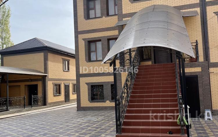 Отдельный дом · 9 комнат · 500 м² · 10 сот., Мукана Наурызалиева за 350 млн 〒 в Атырау, мкр Жилгородок — фото 2