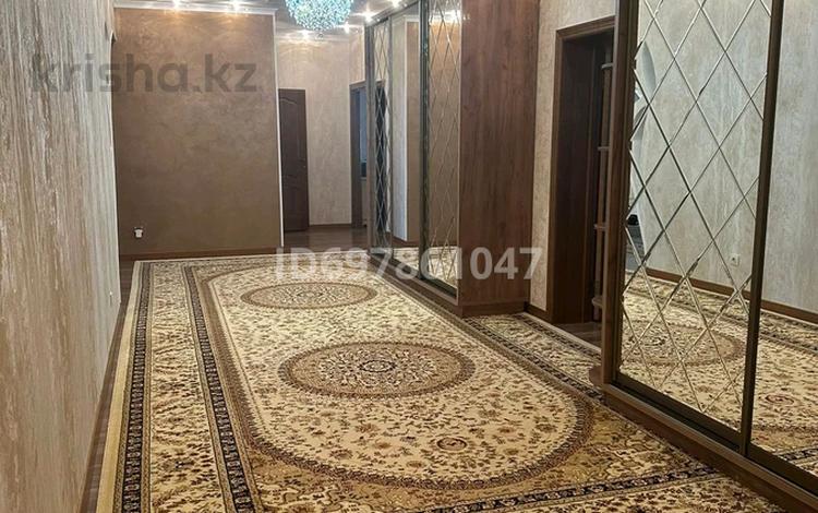 4-бөлмелі пәтер · 185 м² · 10/16 қабат, Аль-Фараби 21, бағасы: 225 млн ₸ в Алматы, Бостандыкский р-н — фото 2