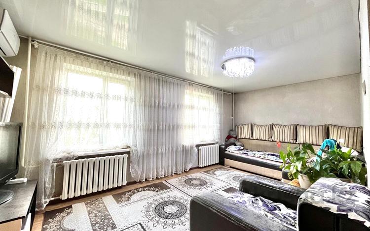 3-комнатная квартира, 58 м², 2/4 этаж, 2 мкр 17 за 15.3 млн 〒 в Талдыкоргане — фото 2