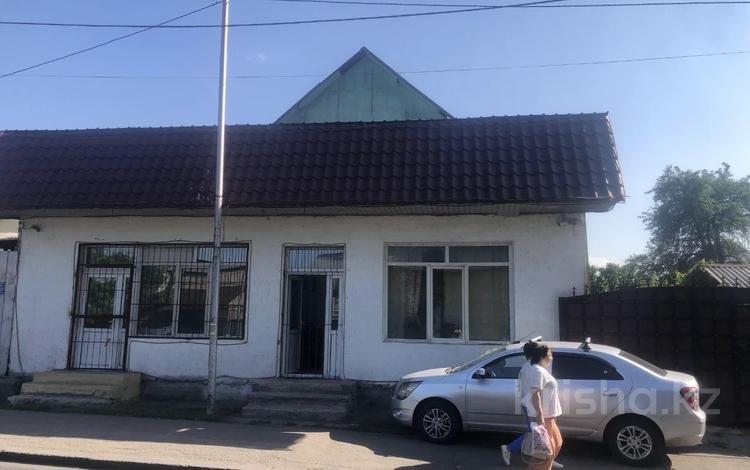 Свободное назначение, офисы, магазины и бутики, склады, общепит, салоны красоты, фитнес и спорт, медцентры и аптеки, образование, развлечения, кабинеты и рабочие места, студии · 80 м² за 400 000 ₸ в Алматы, Медеуский р-н — фото 2