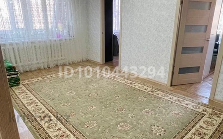 4-комнатная квартира · 63 м² · 4/5 этаж, Абая 86 — Суровский Гурмэ, Школьник за 22 млн ₸ в Уральске, мкр Школьник — фото 2