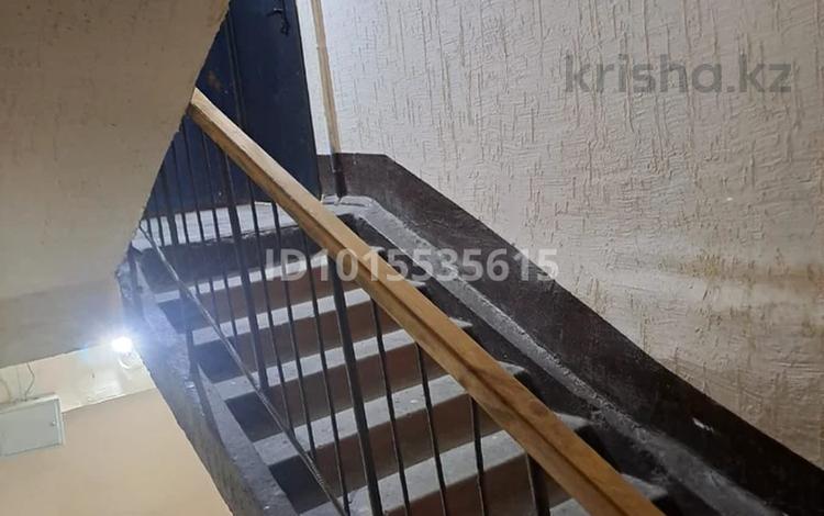 2-комнатная квартира · 46 м² · 4/5 этаж, мкр Аулие-Ата, Тонкуруш 4 — Продается отличная квартира в тихом и спокойном районе с развитой инфраструктурой. Удобное расположение дома, чистый подъезд, хорошие соседи. Рядом есть всё необходимое для комфортного проживания: магазины, остановки общественного транспорта, школы и детские сады.Цена договорная, возможен торг при осмотре. за 13 млн ₸ в Таразе — фото 2
