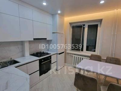 1-комнатная квартира · 43 м² · 1/10 этаж, Шакарима 86 — Три богатыря за 20 млн 〒 в Семее