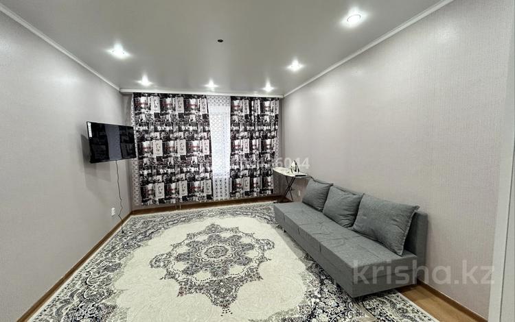 1-комнатная квартира · 42 м² · 1/5 этаж, мкр Астана 15 за 140 000 ₸ в Уральске — фото 2