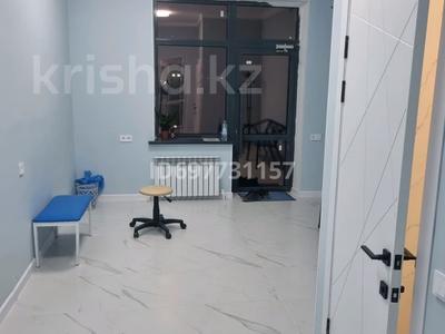 Свободное назначение, офисы, салоны красоты, медцентры и аптеки, образование, кабинеты и рабочие места, студии · 90 м² за 250 000 〒 в Атырау, мкр Самал