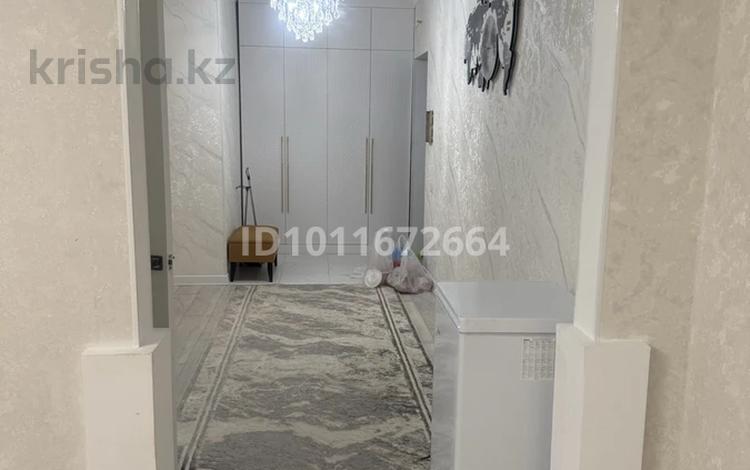 2-бөлмелі пәтер · 70 м² · 9/9 қабат, мкр. Алтын орда, Батыс-2 участок 350, бағасы: 190 000 ₸ в Актобе — фото 2