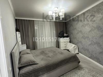 4-комнатная квартира · 90 м² · 4/10 этаж, Майкудук, Голубые пруды 4 за 40 000 ₸ в Караганде, Алихана Бокейханова р-н
