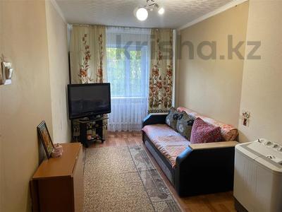 2-бөлмелі пәтер, 43 м², 2/5 қабат, Майкудук, 15й микрорайон, бағасы: 11 млн 〒 в Караганде, Алихана Бокейханова р-н