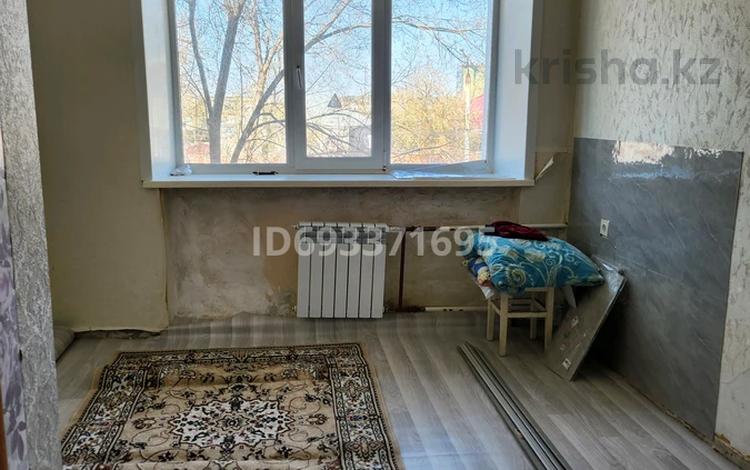 1-комнатная квартира, 12 м², 3/5 этаж, Олжабай Батыра 37 за 4.2 млн 〒 в Павлодаре — фото 2