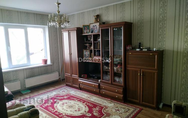 3-комнатная квартира · 81 м² · 1/5 этаж, мкр Аксай-4 за 50 млн 〒 в Алматы, Ауэзовский р-н — фото 4